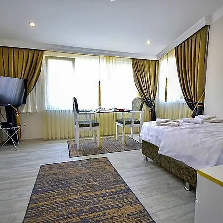 Loca Life Hotel 3*
